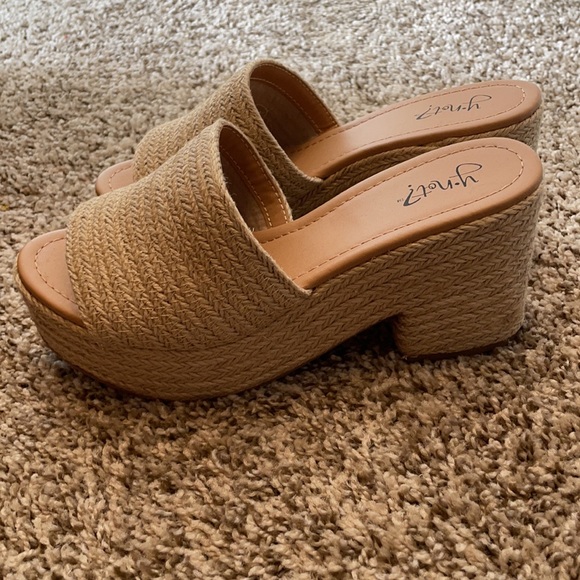 NWOT Rattan espadrilles - Picture 3 of 4